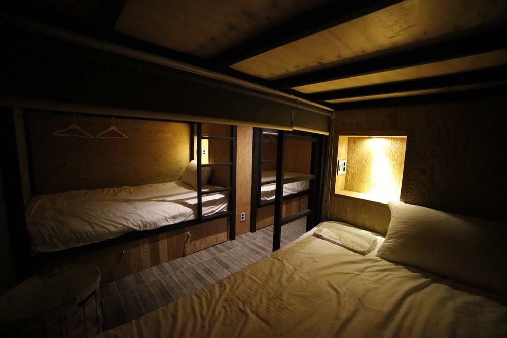 The Bay Guesthouse - Hostel ปูซาน ภายนอก รูปภาพ